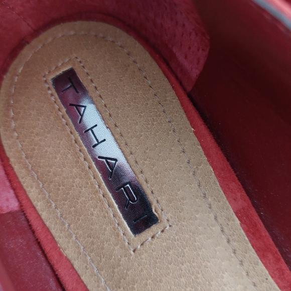 TAHARI "PIONEER" SUEDE FLATS - Picture 4 of 10